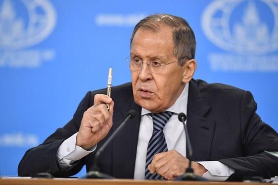 1月18日，俄羅斯外交部長拉夫羅夫在莫斯科舉行的年度記者會上回答問題。新華社發（亞歷山大攝）