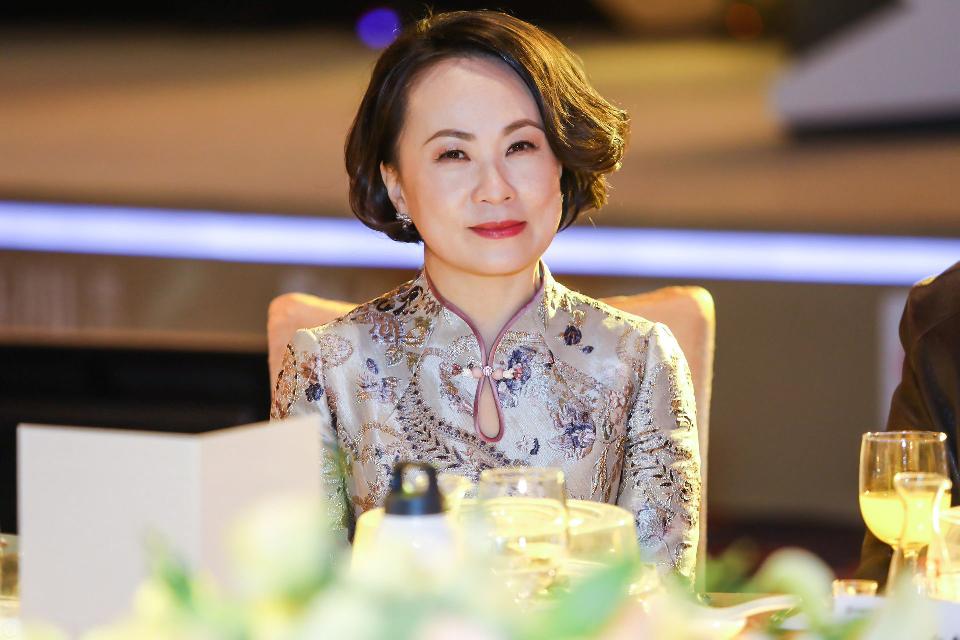 凤凰卫视主持人曾瀞漪简介_凤凰网